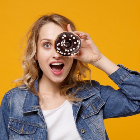 Donuts (6 stuks) – Kleurrijke Donuts met Chocolade & Toppings